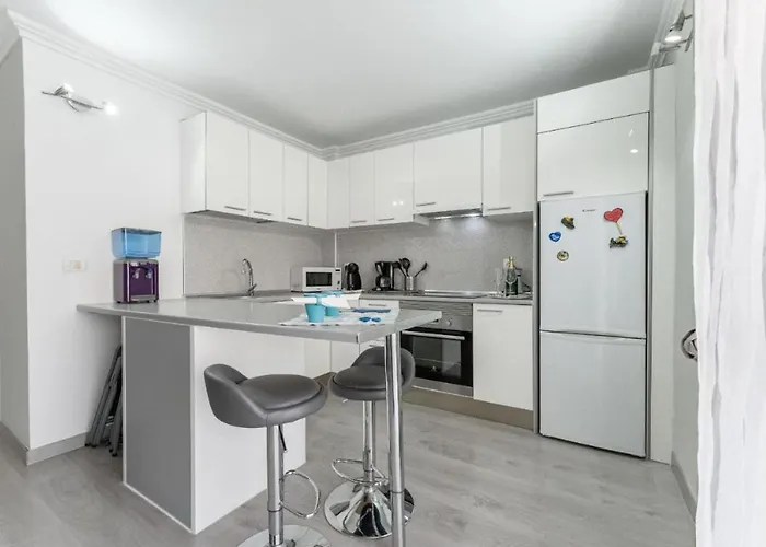 מלון Apto Miraverde By Paramount Holidays אדחה